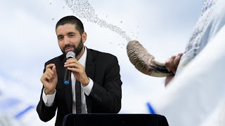 לא נכנסים ליום כיפור בלי שיעור החיזוק המטורף הזה!  הרב שניר גואטה פותח שנה עם סיפורים וחיזוקים (הרב שניר גואטה) - התמונה מוצגת ישירות מתוך אתר האינטרנט יוטיוב. זכויות היוצרים בתמונה שייכות ליוצרה. קישור קרדיט למקור התוכן נמצא בתוך דף הסרטון