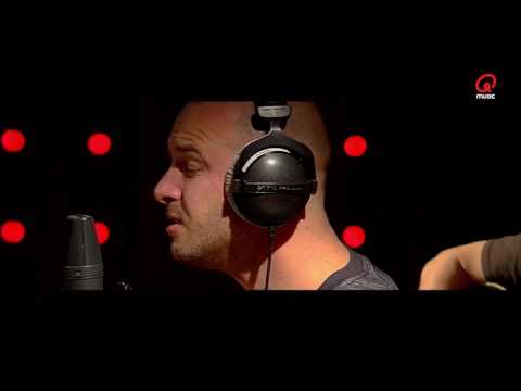 Sam & Heidi: Stan Van Samang en Sarah Bettens - Little Moon Rises (Live bij Q)