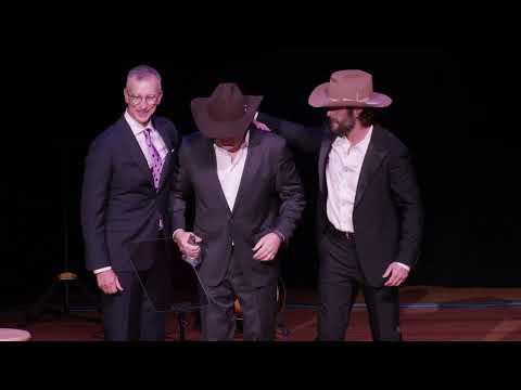 Rhett Akins receives Non-Performing Songwriter Icon Award & Tribute from son Thomas Rhett