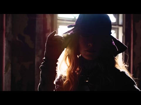Karolina Goceva - Ako zgresam neka izgoram (Official Lyrics Video)
