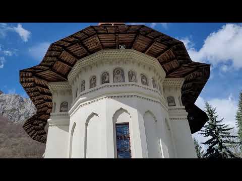 Mănăstirea Râmeţ. Biserica "Nașterea Precistei" și "Izvorul Tămăduirii"