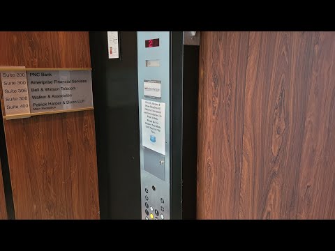 [EL] ThyssenKrupp Modded Scenic 1987 United States Hydraulic Elevator @ A PNC Bank
