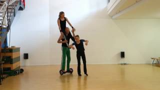 faze tari acrobatii pe hoverboard