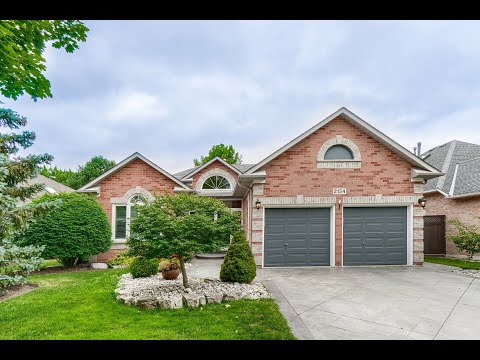2154 Country Club Drive, Burlington Home for Sale - Real Estate Properties for Sale