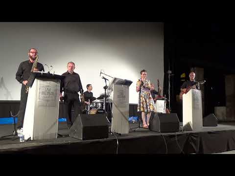 Lady Dillinger Swing Band - Tu Vuo' Fa' l'Americano