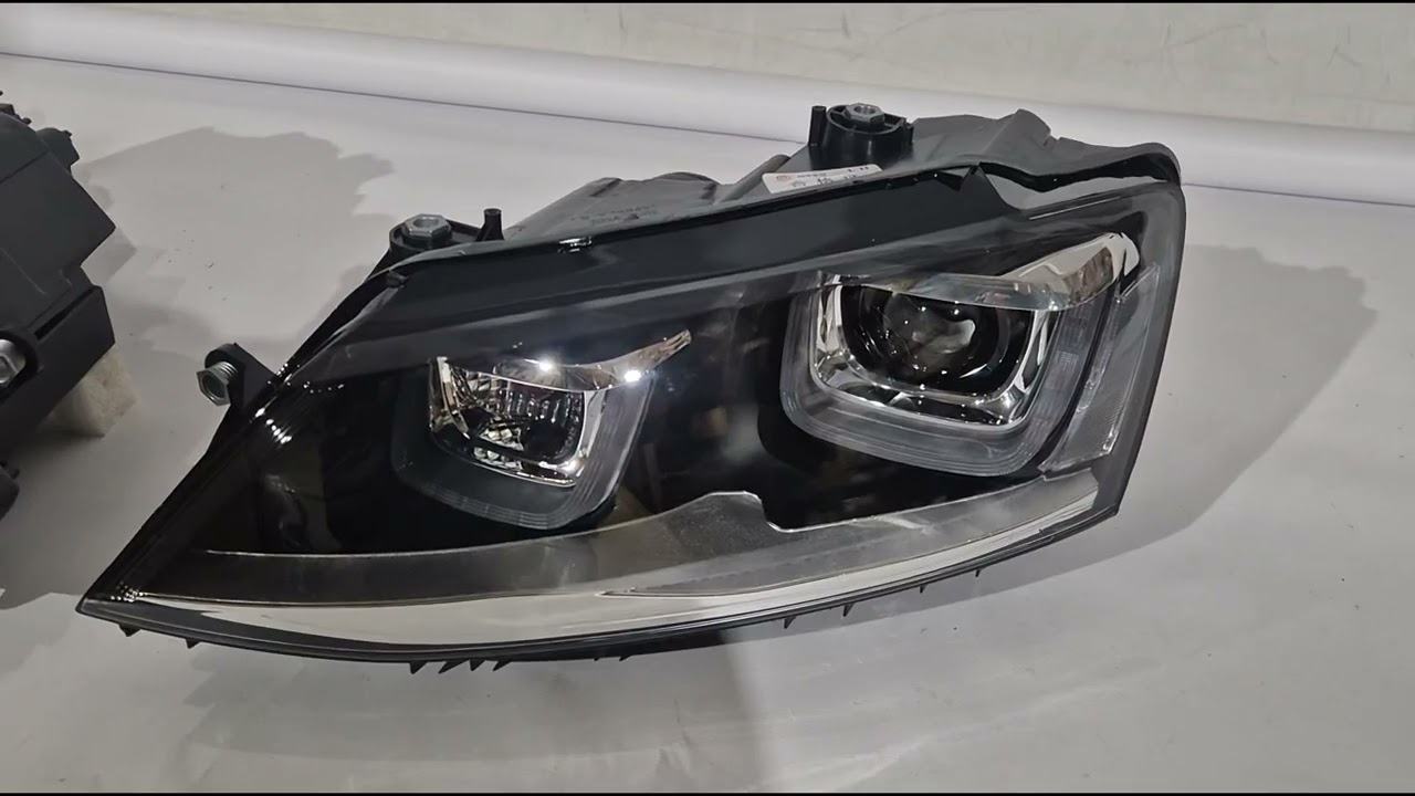 Volkswagen Jetta 2011-2018 гг. Передние Фары U-Type (2 шт) Video 1