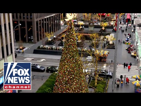 'Fox News Live' wishes viewers 'all around the world' a joyful Christmas