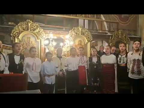 corul claselor VII A si VII B BĂNĂ VESTE, GAZDĂ N CASĂ!&PE UN PĂTUȚ DE FÂN ȘI FLOARE