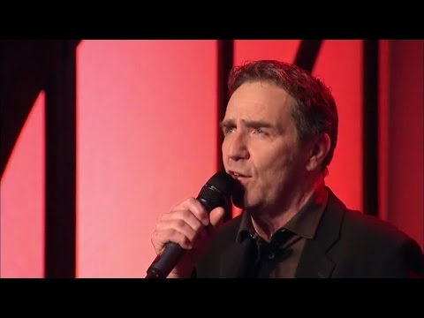 Bryn Fôn a'r Band - Les is More