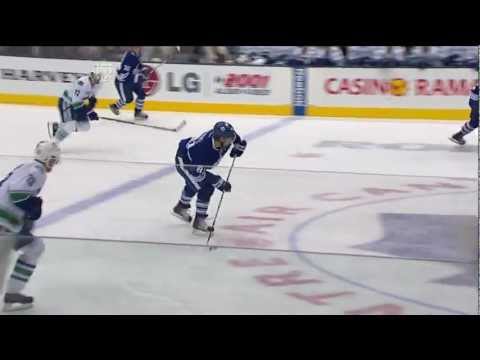 Bozak Goal - Canucks 2 vs Leafs 2 - Dec 17th 2011 (HD)