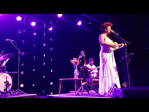 Nilze Carvalho em Tome polca de José Maria de Abreu e Luiz Peixoto