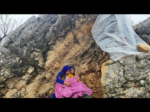 Samaneh's efforts to find shelter for her children on a rainy day and make it