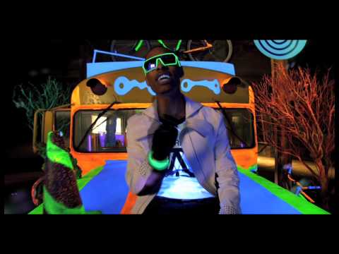 New Boyz - Better With The Lights Off ft. Chris Brown (Official Video)