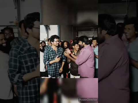 Thalapathy asking kiss from Vjs #vijay #thalapathy #thalapathyvijay #master #vijaysethupathi #vjs