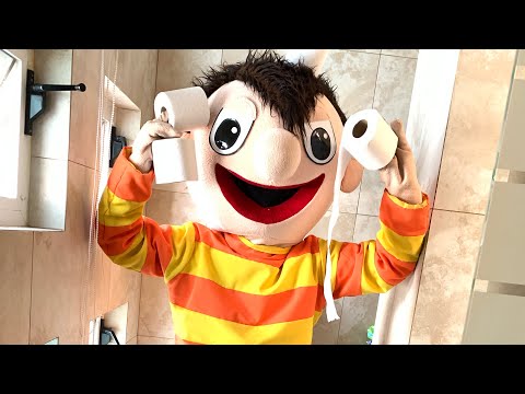 Beto clogs the bathroom -- Bely and Beto´s Show