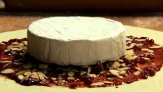 Holiday Brie en Croute (Puff Pastry Recipe)