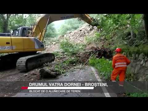 Drumul Vatra Dornei - Broșteni, blocat de o alunecare de teren