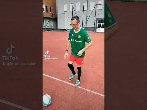 Jak kiwa Władek? Umiesz to powtórzyć?