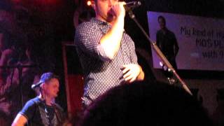 Easton Corbin singing Kiss Me One More Time (Mo&#39;s Place in Katy Tx) 11/20/2015