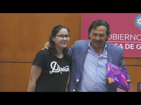 Sáenz: “Con estas más de 1700 tablets entregadas seguimos con Enacom generando en Salta más inclusión digital”