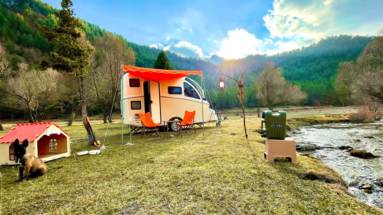 WE CAMPED WITH A CARAVAN BY THE STREAM IN THE DELETE FOREST