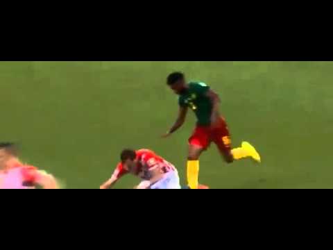 Alex Song Red Card Foul on Mario MandÅ¾ukiÄ‡ Cameroon Croatia