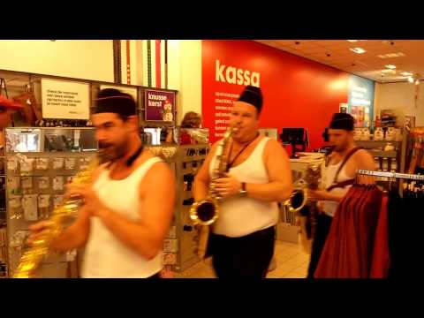 Roermond Hema Crazy Band chases Zebra Lady