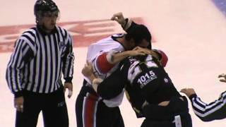 preview picture of video 'Combat / Fight: # 24 Chris Cloutier (Cornwall) vs # 67 Jean-François St-Laurent (St-Georges)'