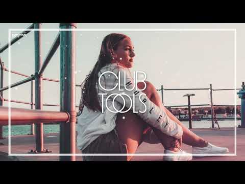 Steve Forest, Te Pai & Marco Farouk feat. MŌZ - Out of My Head