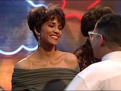 A Different World: 4x15 - Halle Berry plays Ron's date