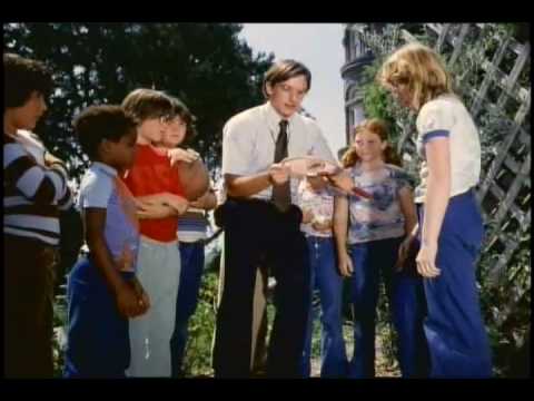 Steve Bonino in Tarantulas: The Deadly Cargo - clip #1