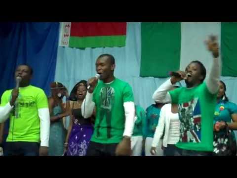 Нигерийцы поют "Африку" Без Билета