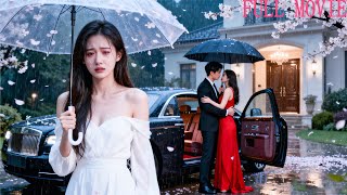 His Ex Came Back，He Left Her Alone in a Stormy Night.—She Walked Away, and He Lost Control!