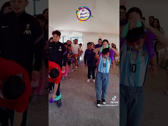 Vídeo relacionado con KreativeKraft Juegos Infantiles Juegos Exterior Niños Familia Adultos para Fiesta Cumpleaños Jardin Aire Libre Sacos para Carreras Ring Toss Game (Juego 8 en 1)