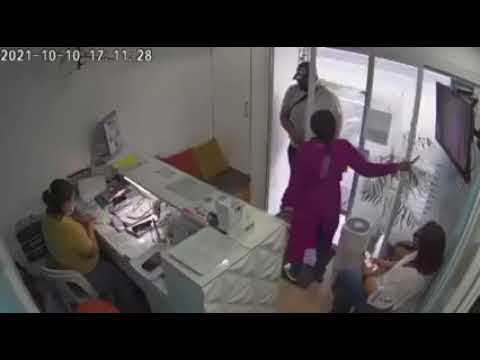 WARNING! ROBBERY HOLDUP IN A DENTAL CLINIC CAUGHT ON CAM