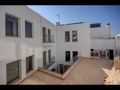 Къща: 1 486 м²