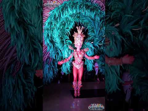 Ella es Josefina Pezzarini Bernardi, y este es un video exclusivo en su premiación como Mejor Traje