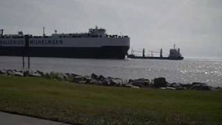 preview picture of video 'St.Simons Island Pier,Ships!'