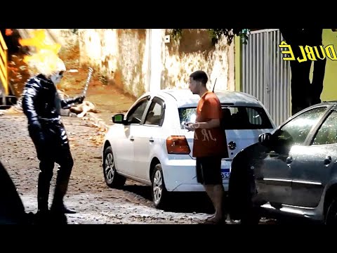 PEGADINHA: MOTOQUEIRO FANTASMA NO RJ - Ghost Rider Pranks