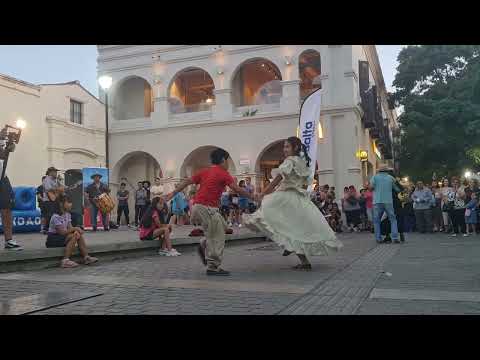 Tremendo chamamé bailado por este niño!