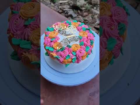 Vanila cake decorations.... #ideas #cakedesign #bakery #celebrating #dessert #colorfull #music