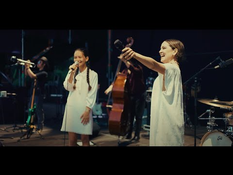 Isaac et Nora feat. Natalia Lafourcade - Hasta la Raíz