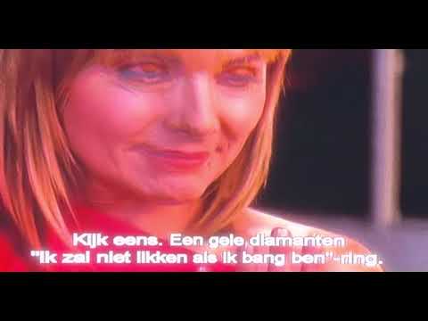 Samantha giving richard the finger with her Diamond ringue, Sex and the city