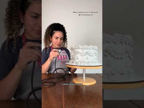 Pintando con aerógrafo🩶 #aerografo #cake #silvercake