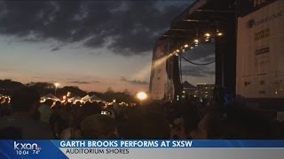 SXSW-avoidant Austinites turn out in droves for free Garth Brooks concert