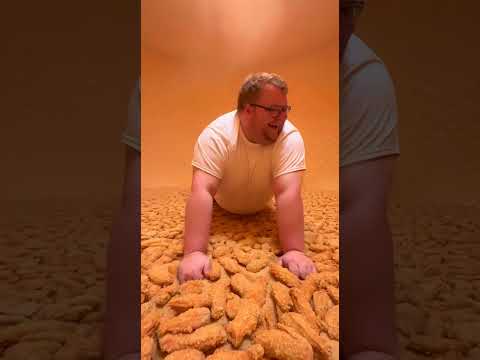 тоха закопал наггетсы в песочнице
