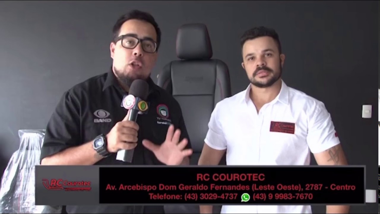 Bancos com airbags laterais, revestimento em couro.