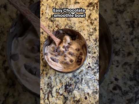 Easy chocolate smoothie bowl!