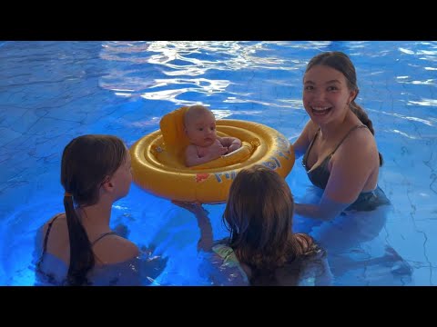 Lekker Zwemmen Met de Meiden in het Zwembad
