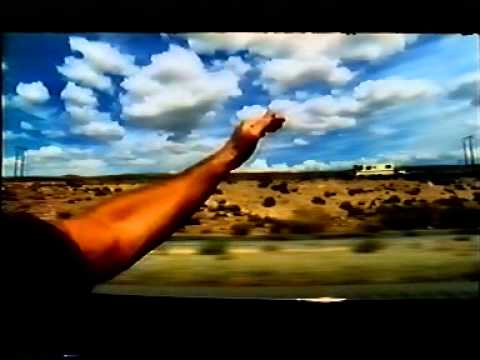 Still frame from Mano (¿Te gusta conducir?) (BMW, 2000)